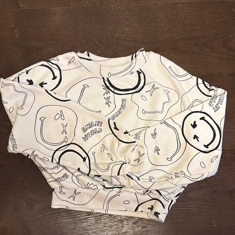 H&M Cream Sweatshirt with Black Graphic